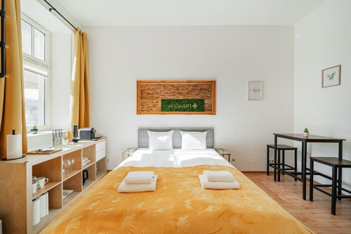Classy Premium With Free Parking Apartment